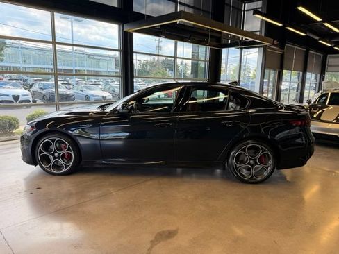 Used 2022 Alfa Romeo Giulia Veloce AWD/4WD image 2