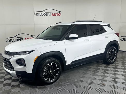 Used 2021 Chevrolet TrailBlazer LT w/ Convenience Package FWD image 2