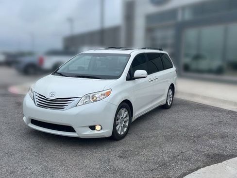 Used 2014 Toyota Sienna Limited FWD image 1