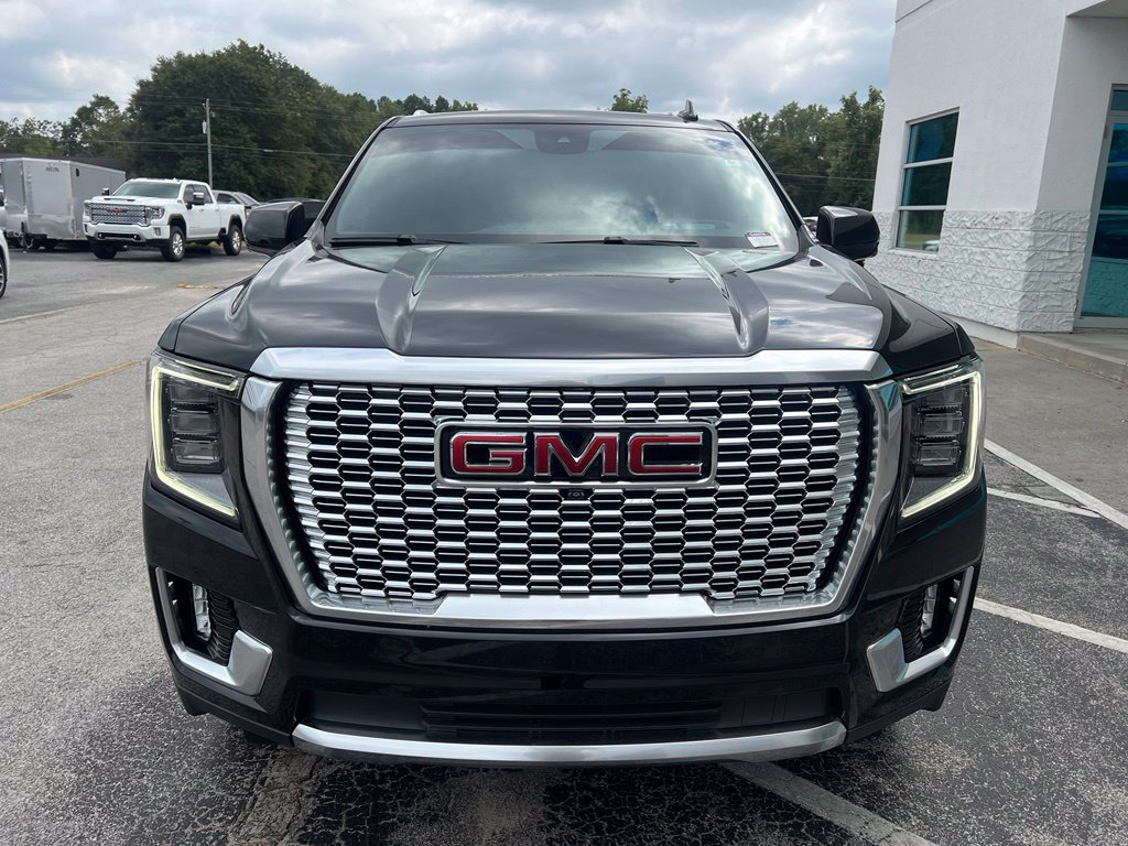 Used 2024 GMC Yukon Denali w/ Advanced Technology Package AWD/4WD image 5