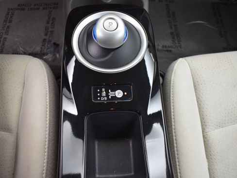 Used 2017 Nissan Leaf SV FWD image 9