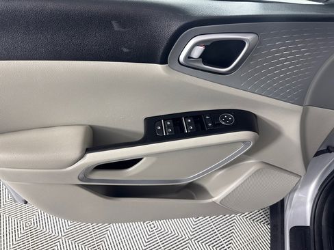 Used 2020 Kia Soul LX image 12