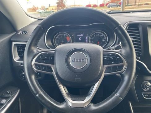 Used 2019 Jeep Cherokee Latitude Plus w/ Cold Weather Group image 27