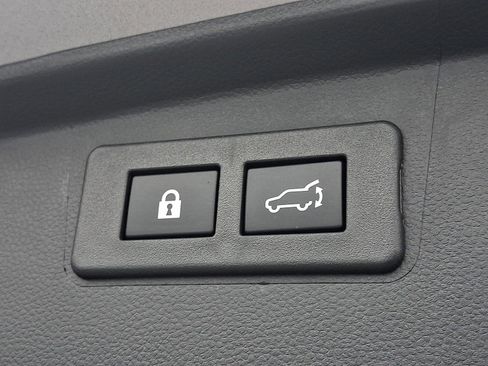 Certified 2025 Subaru Outback Premium image 30