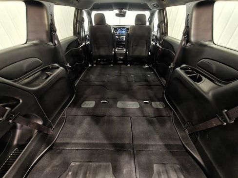 Used 2023 Chrysler Pacifica Touring FWD image 32