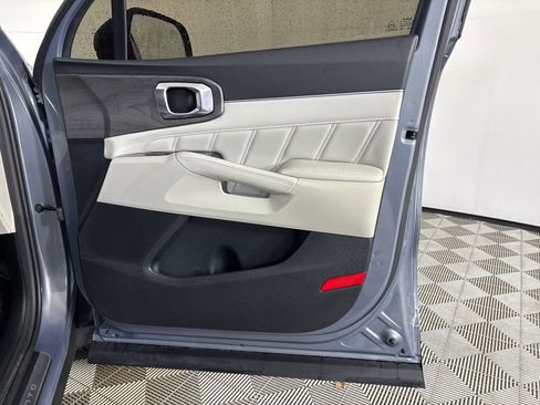 Used 2024 Kia Sorento SX image 28