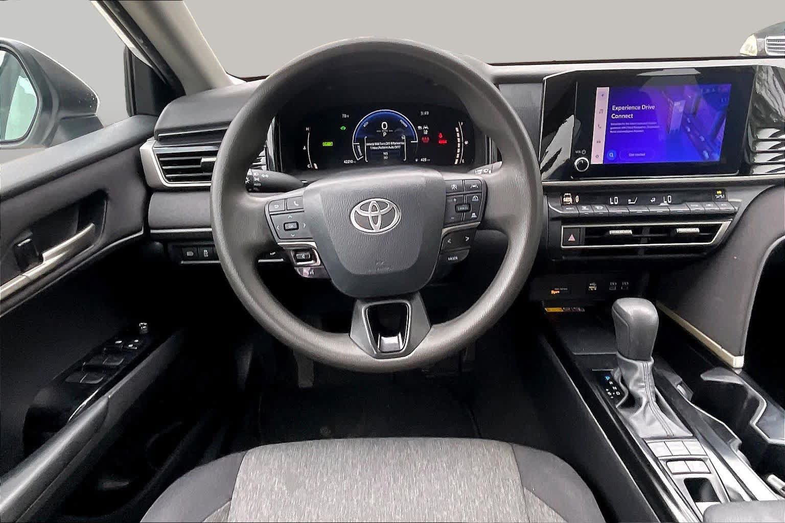 Used 2025 Toyota Camry LE w/ Convenience Package FWD image 6