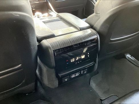 Used 2024 Jeep Wagoneer L Series II w/ Flexible Seating Group AWD/4WD image 11