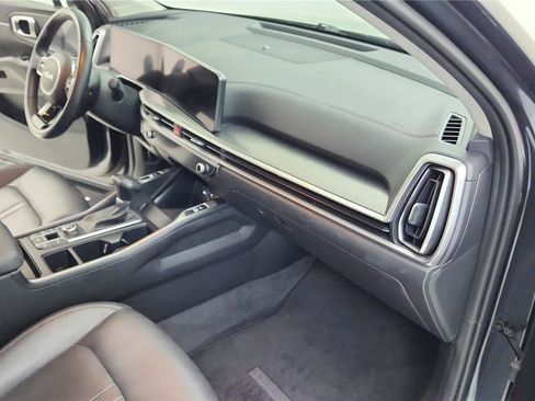 Used 2024 Kia Sorento S image 28