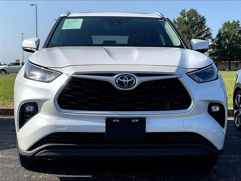 Used 2023 Toyota Highlander XLE FWD image 6