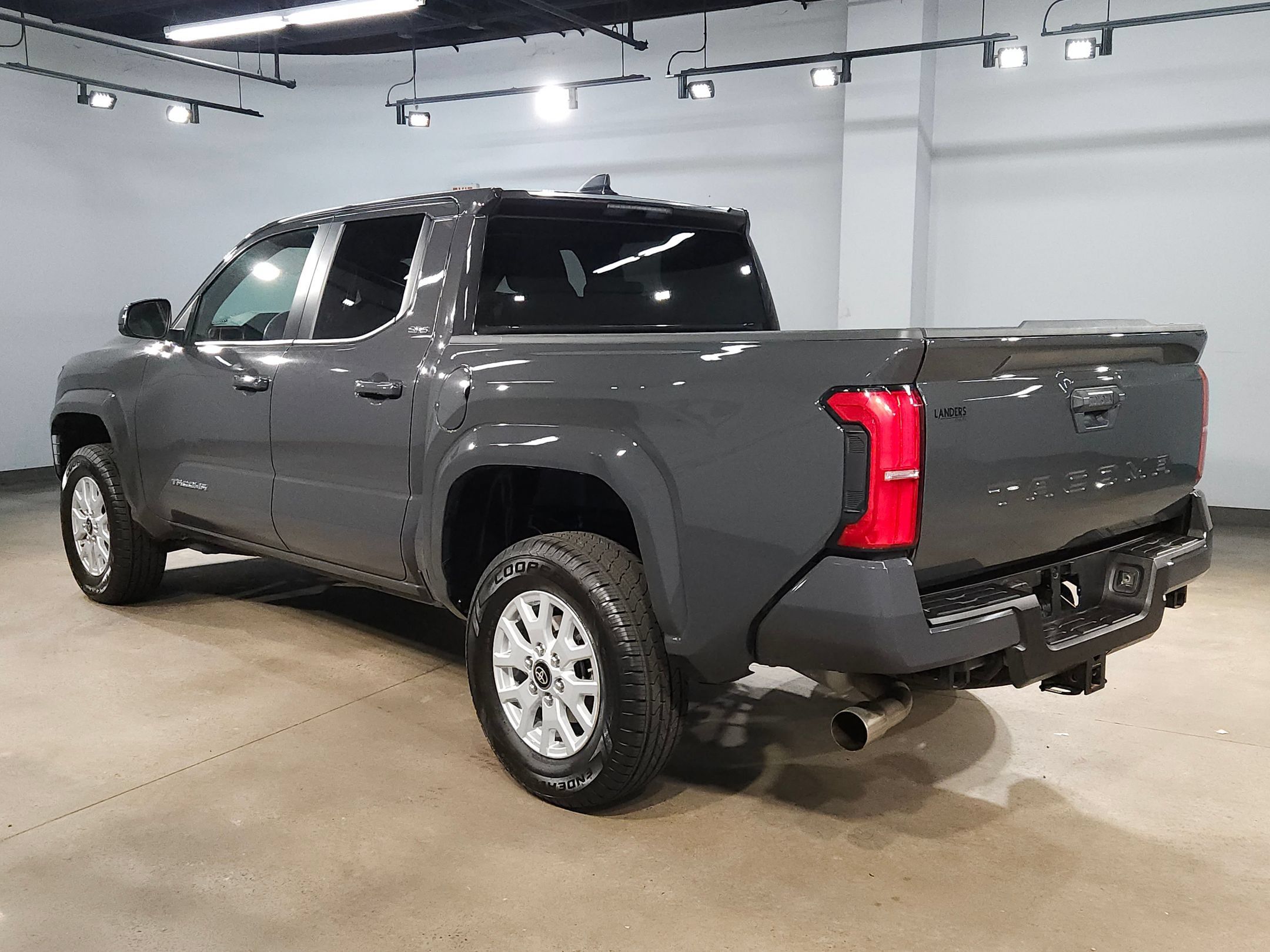 Certified 2025 Toyota Tacoma SR5 AWD/4WD image 5