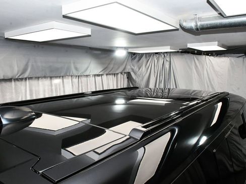 Used 2024 Land Rover Defender 130 X-Dynamic SE image 92