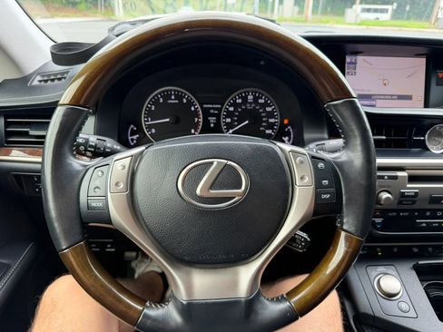 Used 2013 Lexus ES 350 w/ Luxury Pkg FWD image 17