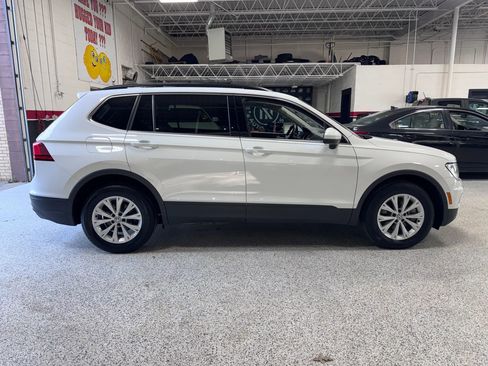 Used 2019 Volkswagen Tiguan SE w/ Panoramic Sunroof Package image 2