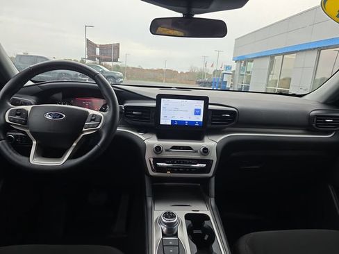 Used 2024 Ford Explorer XLT image 12