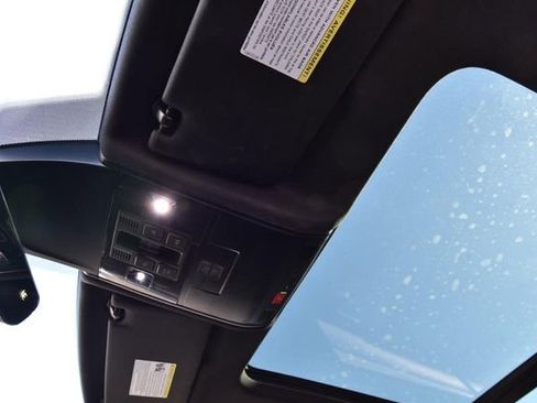 Certified 2024 Volkswagen Tiguan SEL R-Line image 23