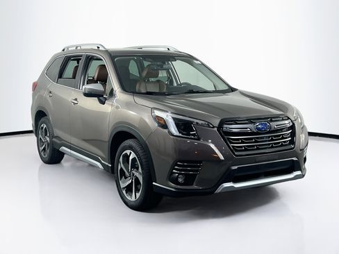 Used 2023 Subaru Forester Touring image 3