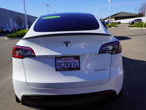 Used 2023 Tesla Model Y Performance image 9