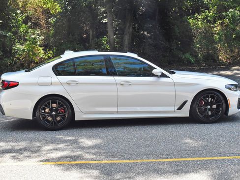 Used 2022 BMW 530i xDrive w/ M Sport Package image 10