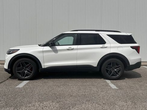 Used 2025 Ford Explorer ST w/ Sun And Sound Package AWD/4WD image 2