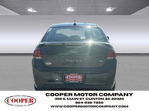 Used 2010 Ford Focus SE FWD image 4