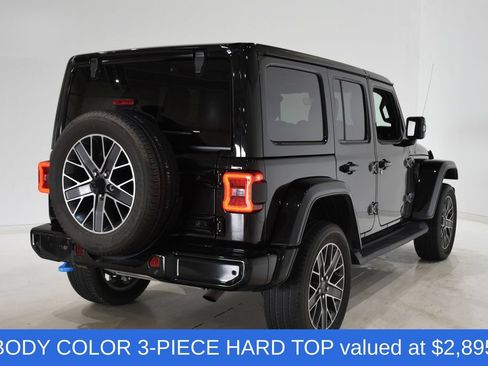 Used 2023 Jeep Wrangler Unlimited Sahara AWD/4WD image 4