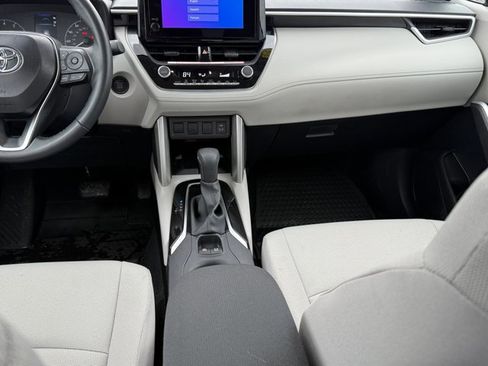 Certified 2025 Toyota Corolla Cross LE image 14