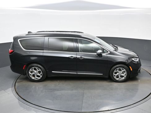 Used 2022 Chrysler Pacifica Limited FWD image 41