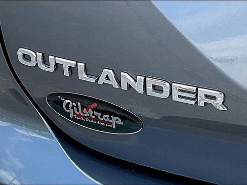 Used 2023 Mitsubishi Outlander SE image 12