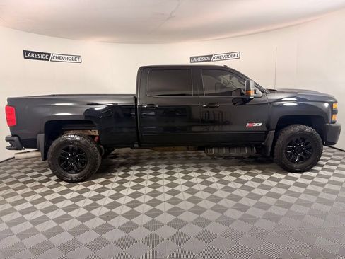 Used 2019 Chevrolet Silverado 2500 LTZ w/ Midnight Edition AWD/4WD image 7