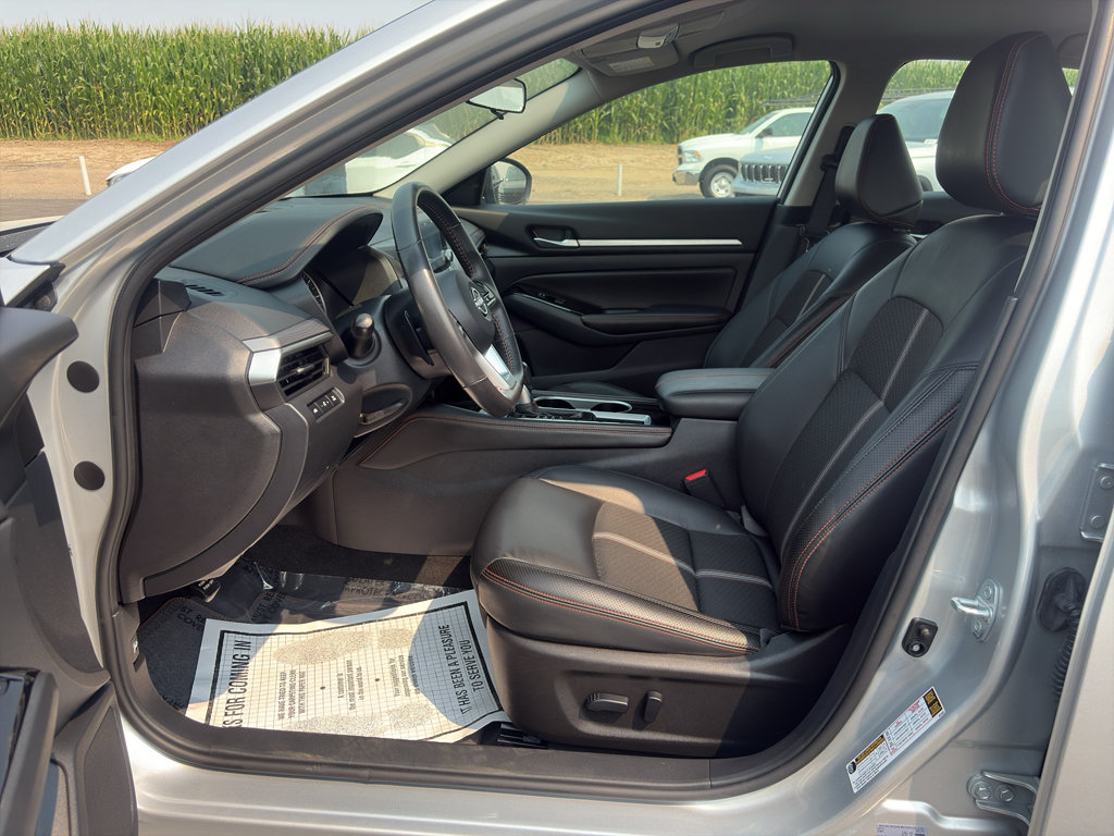 Used 2024 Nissan Altima 2.5 SR FWD image 8