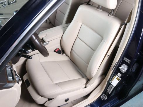 Used 2016 Mercedes-Benz E 350 Sedan image 5