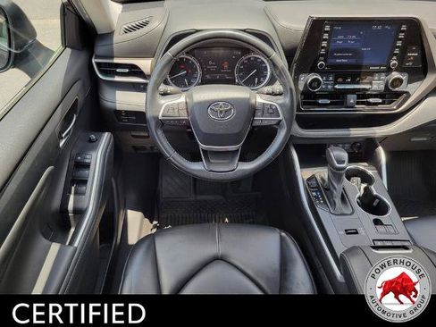 Used 2022 Toyota Highlander XLE FWD image 21