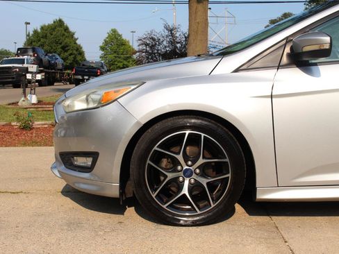 Used 2015 Ford Focus SE w/ SE Sport Package FWD image 41