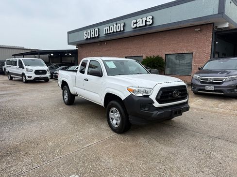 Used 2022 Toyota Tacoma SR RWD image 2