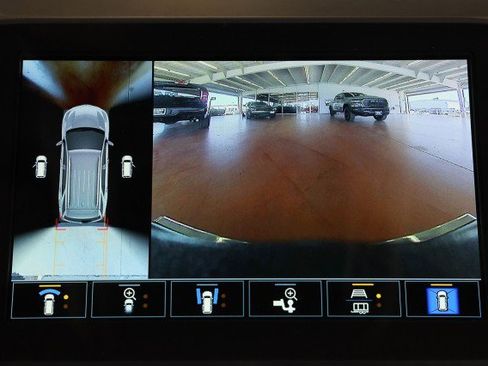 Used 2023 Chevrolet Equinox LT FWD image 17