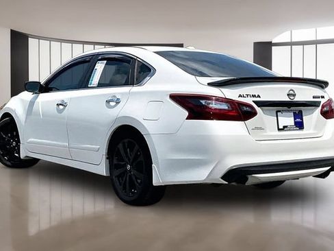 Used 2018 Nissan Altima 2.5 SR w/ SR Midnight Edition FWD image 4