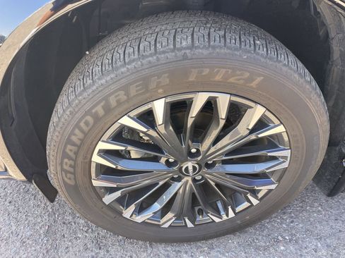 Used 2025 Nissan Rogue Platinum image 5