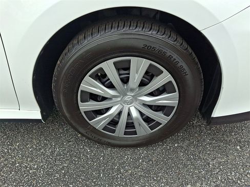 Used 2022 Toyota Camry LE image 8