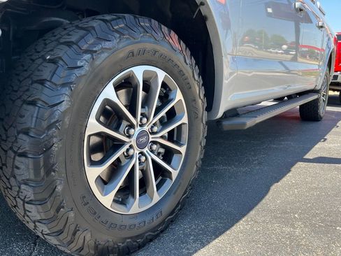 Used 2019 Ford F150 XLT w/ Equipment Group 302A Luxury AWD/4WD image 11