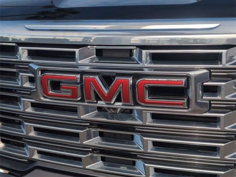 Used 2024 GMC Acadia Denali image 32