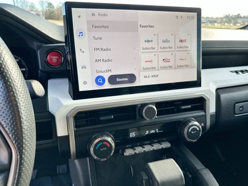 Used 2024 Toyota Tacoma TRD Off-Road image 17