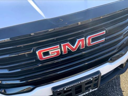 Used 2023 GMC Terrain SLE w/ Driver Convenience Package image 30