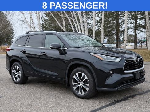 Used 2022 Toyota Highlander XLE image 2