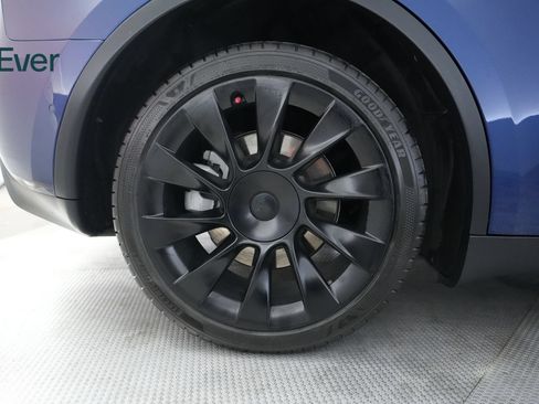 Used 2022 Tesla Model Y Long Range AWD/4WD image 22