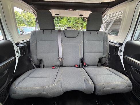 Used 2025 Jeep Wrangler Unlimited Sahara AWD/4WD image 34