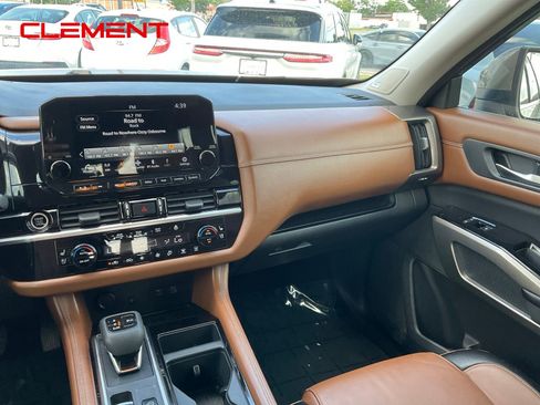 Used 2023 Nissan Pathfinder Platinum AWD/4WD image 21