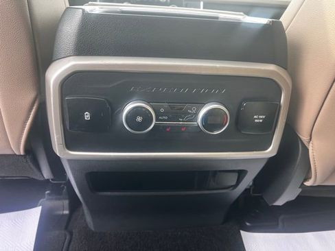 Used 2022 Ford Expedition Max Limited image 18