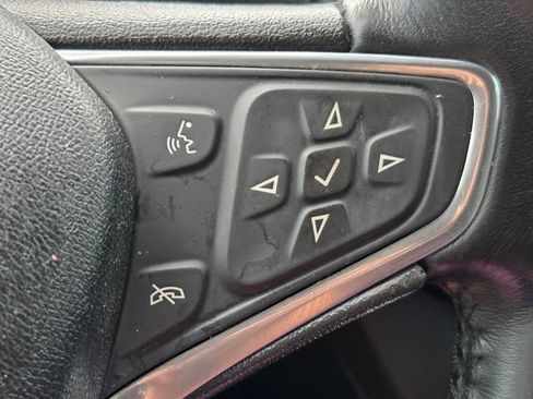 Used 2020 Chevrolet Equinox LT FWD image 19