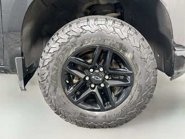 Used 2020 Chevrolet Silverado 1500 LT Trail Boss w/ Midnight Edition AWD/4WD image 31